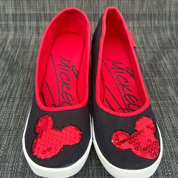 NWOB🍍 Disney Mickey Mouse Wedge Shoes Sequins and Canvas - Size 9🍍 - Picture 1 of 4